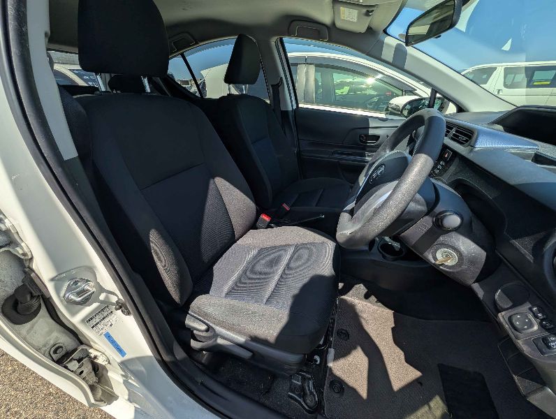  31381  TOYOTA AQUA  2017  
