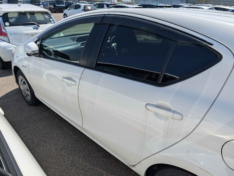 31381  TOYOTA AQUA  2017  