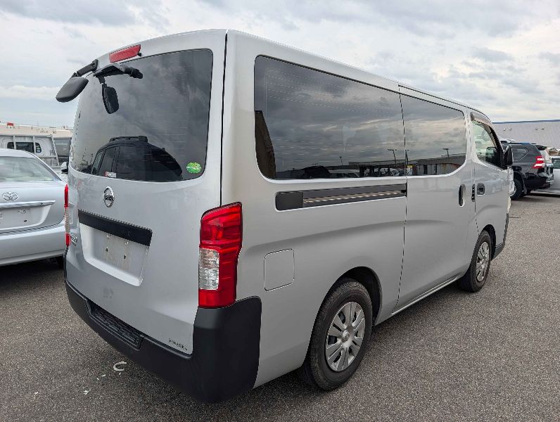  31386  NISSAN CARAVAN  2017  
