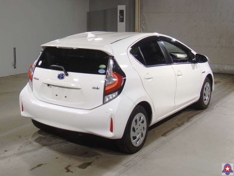  31395  TOYOTA AQUA  2018  