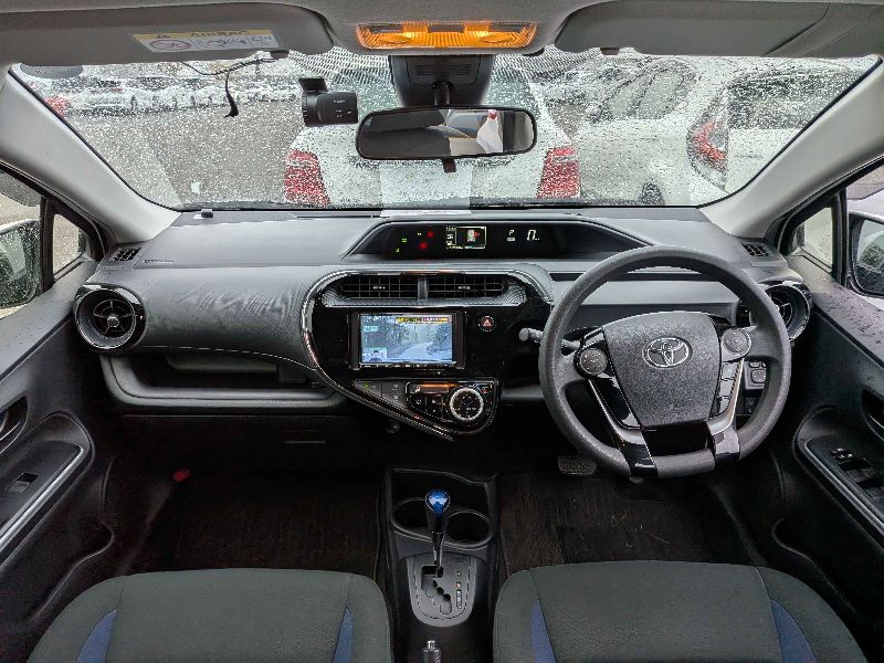  31395  TOYOTA AQUA  2018  