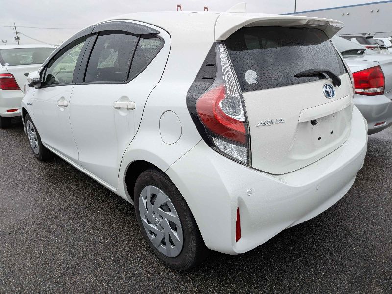  31395  TOYOTA AQUA  2018  