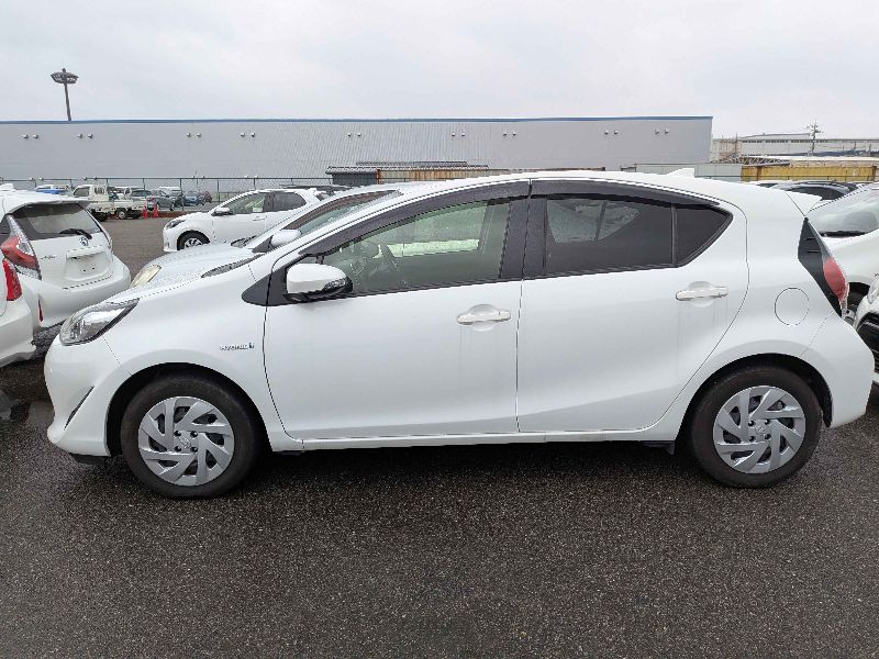  31395  TOYOTA AQUA  2018  