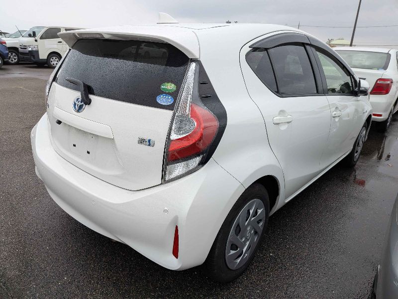  31395  TOYOTA AQUA  2018  