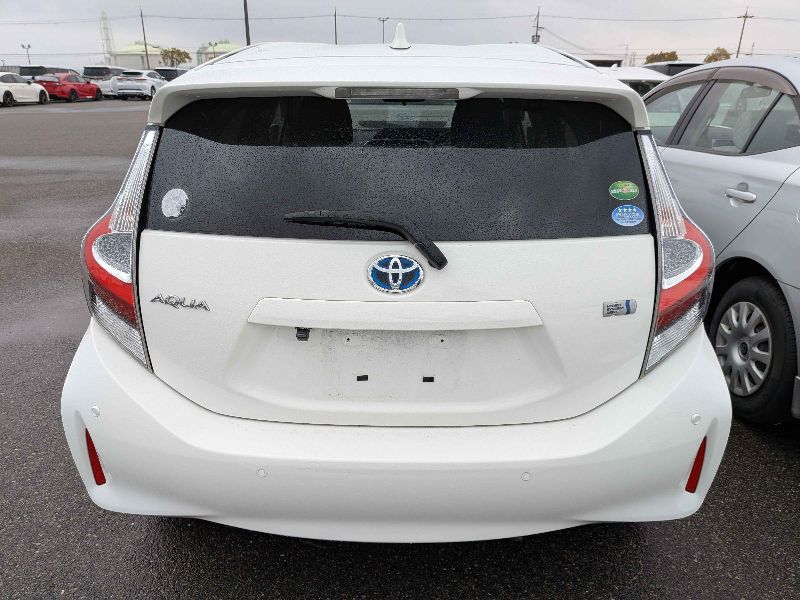  31395  TOYOTA AQUA  2018  