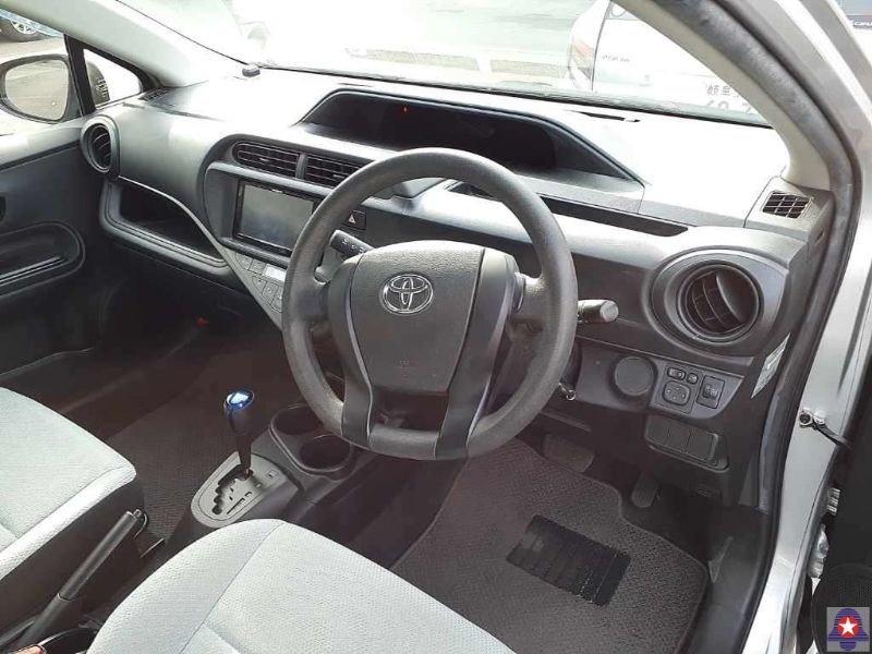  31396  TOYOTA AQUA  2017  