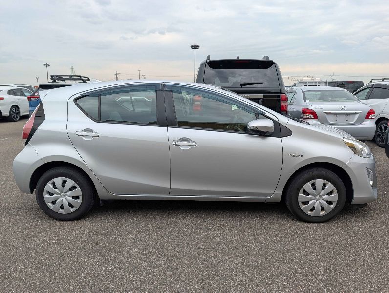  31396  TOYOTA AQUA  2017  