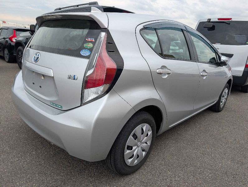  31396  TOYOTA AQUA  2017  
