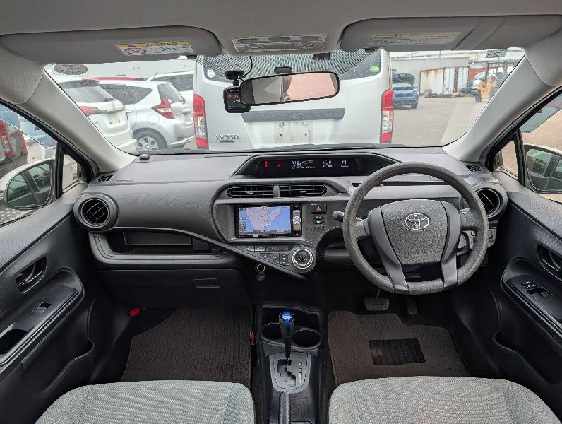  31396  TOYOTA AQUA  2017  