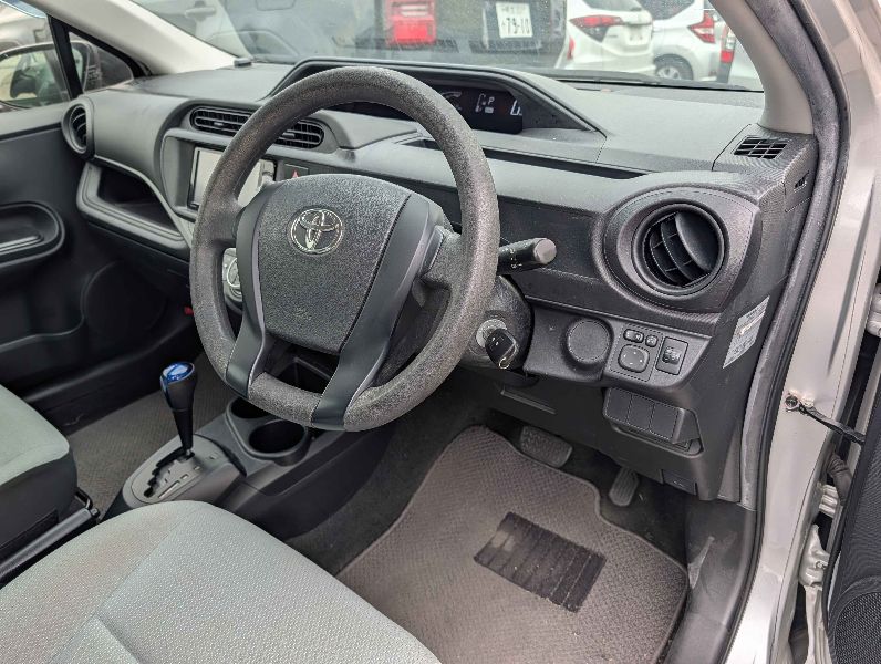  31396  TOYOTA AQUA  2017  