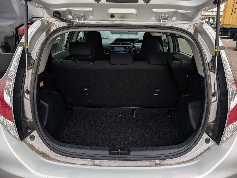  31396  TOYOTA AQUA  2017  
