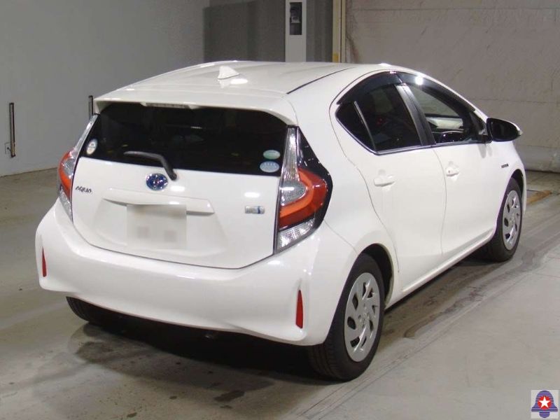  31399  TOYOTA AQUA  2018  