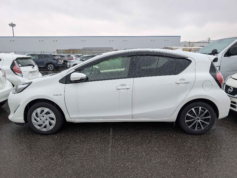  31399  TOYOTA AQUA  2018  
