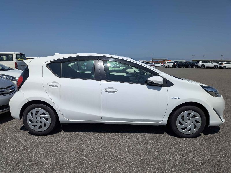  31400  TOYOTA AQUA  2018  