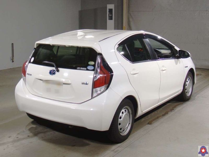  31402  TOYOTA AQUA  2017  