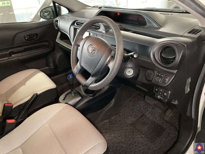  31402  TOYOTA AQUA  2017  