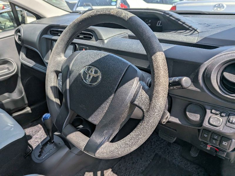  31402  TOYOTA AQUA  2017  