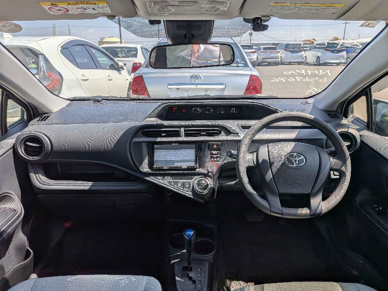  31402  TOYOTA AQUA  2017  