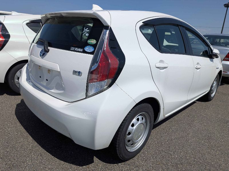  31402  TOYOTA AQUA  2017  
