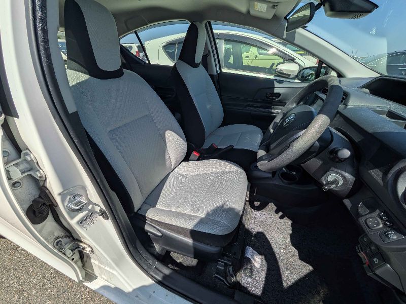  31402  TOYOTA AQUA  2017  
