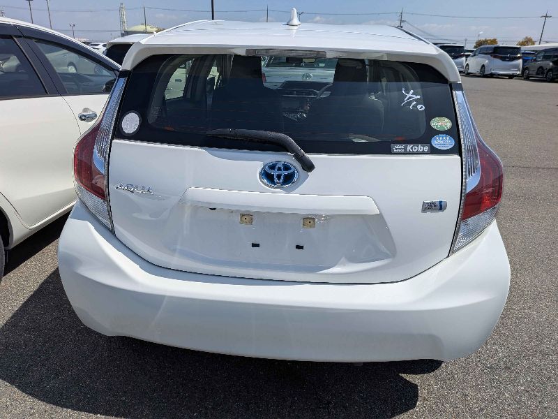  31402  TOYOTA AQUA  2017  