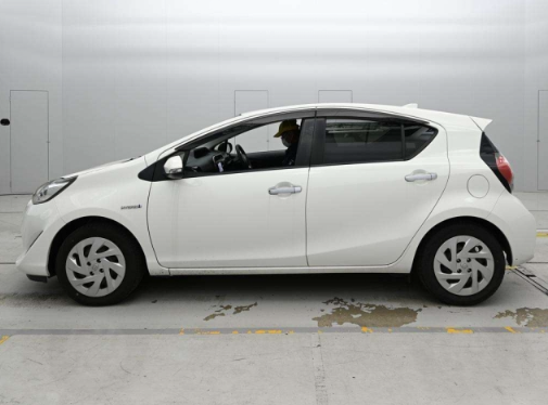 31414  TOYOTA AQUA  2018  
