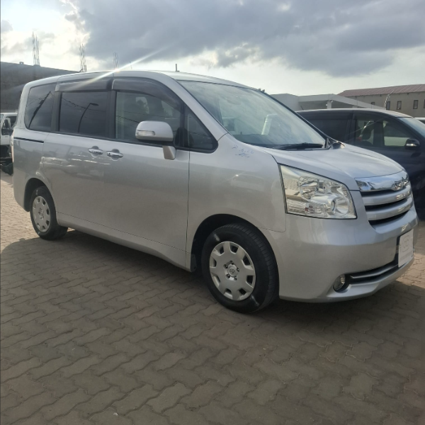  30646 TOYOTA RAUM  2004  