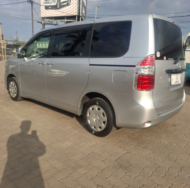  31422  TOYOTA NOAH  2009  