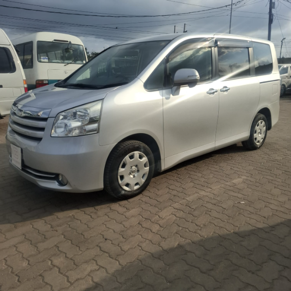  31422  TOYOTA NOAH  2009  