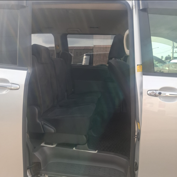  31422  TOYOTA NOAH  2009  