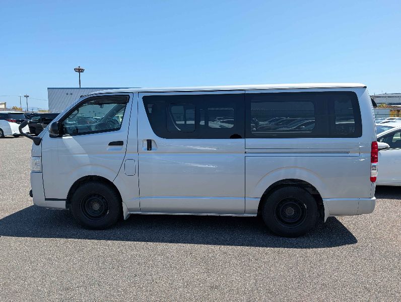  31436  TOYOTA HIACE  2017  