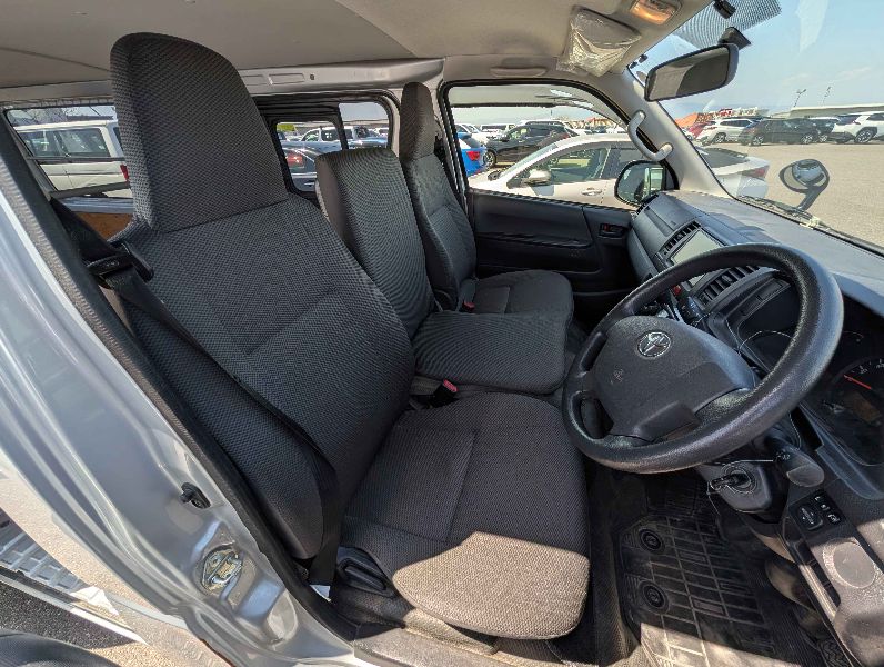  31436  TOYOTA HIACE  2017  