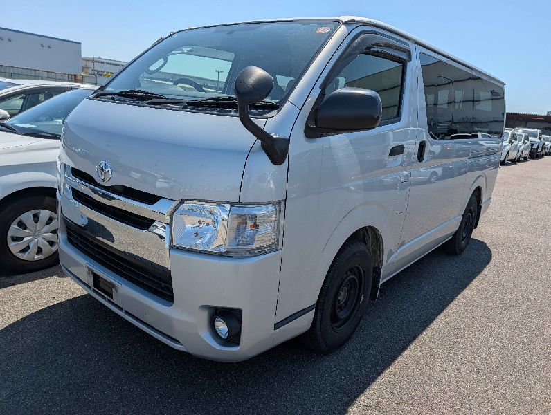  31436  TOYOTA HIACE  2017 