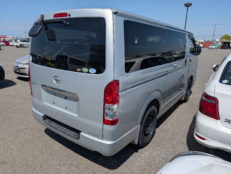  31436  TOYOTA HIACE  2017  