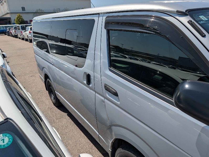  31436  TOYOTA HIACE  2017  