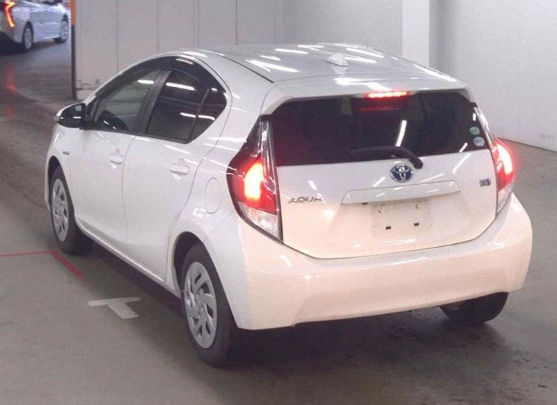  31441  TOYOTA AQUA  2017  