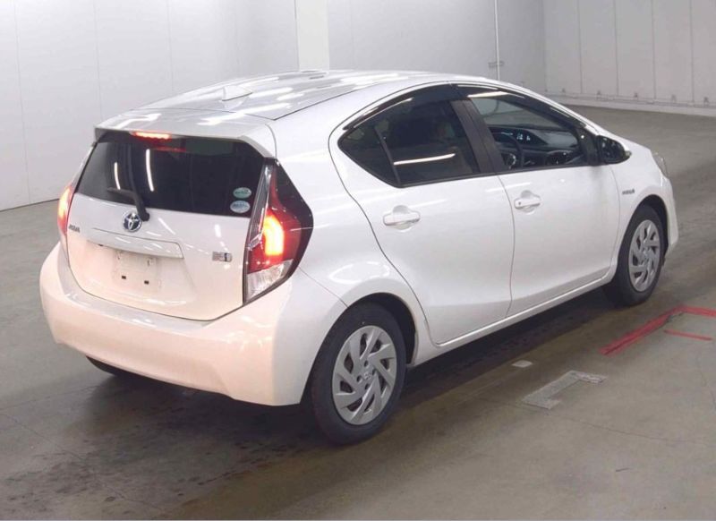  31441  TOYOTA AQUA  2017  