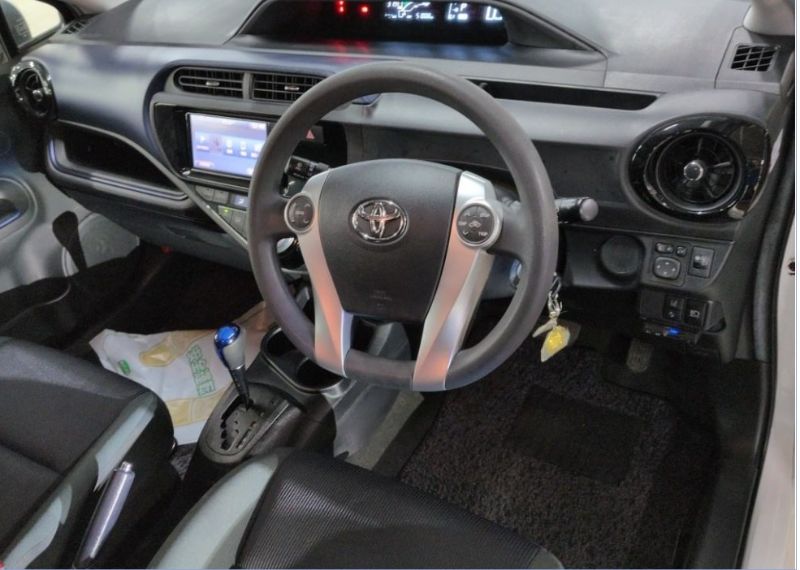  31441  TOYOTA AQUA  2017  