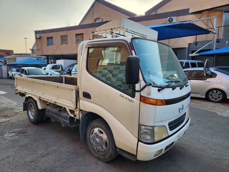  31458  HINO DUTRO  2001  