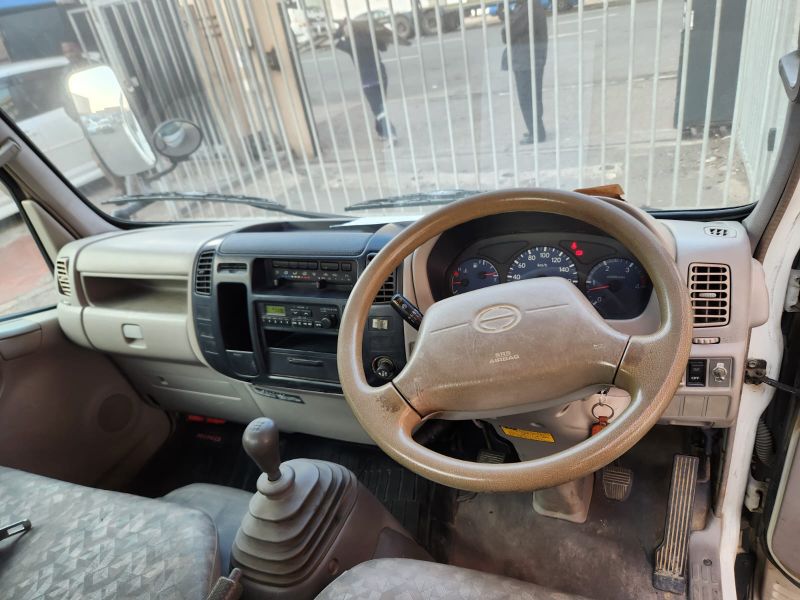  31458  HINO DUTRO  2001  
