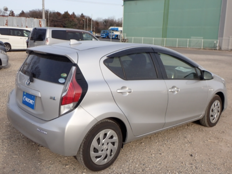  31465  TOYOTA AQUA  2017  