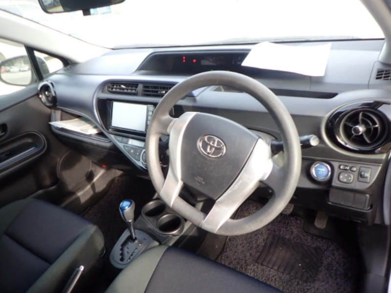  31465  TOYOTA AQUA  2017  