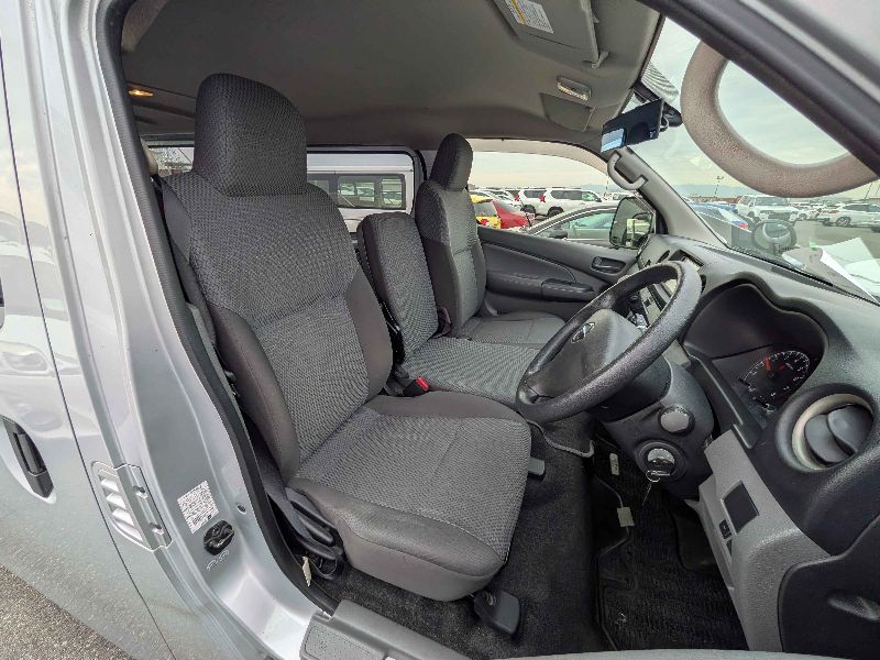  31476  NISSAN CARAVAN  2017  