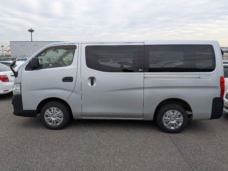  31476  NISSAN CARAVAN  2017  