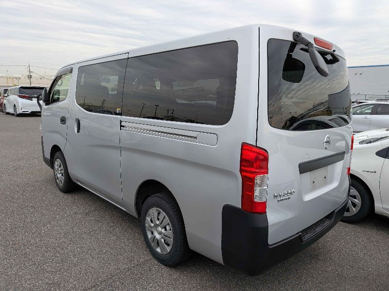  31476  NISSAN CARAVAN  2017  