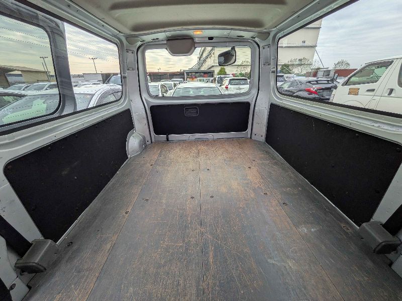 31476  NISSAN CARAVAN  2017  
