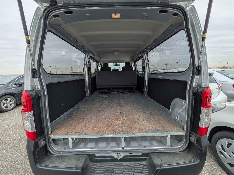  31476  NISSAN CARAVAN  2017  