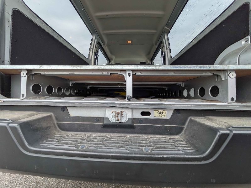  31476  NISSAN CARAVAN  2017  