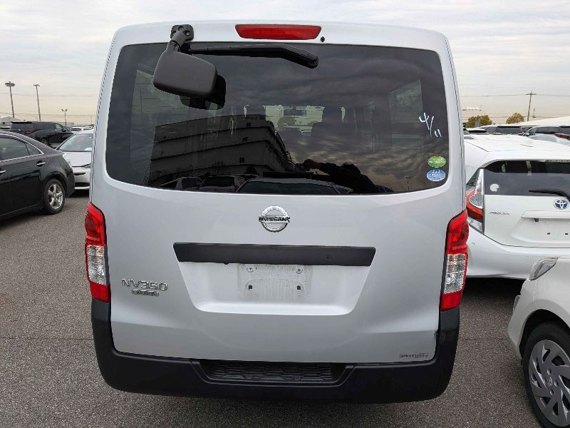  31476  NISSAN CARAVAN  2017  