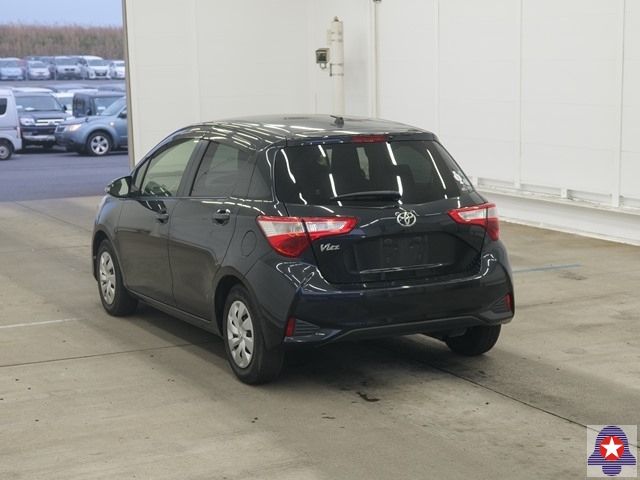  31477  TOYOTA VITZ  2017  